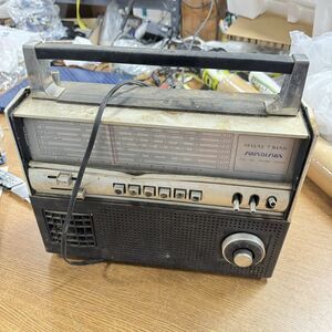 Vintage Soundesign 7 Band Model 2673 Portable Radio Not Fully Tested - HLBN
